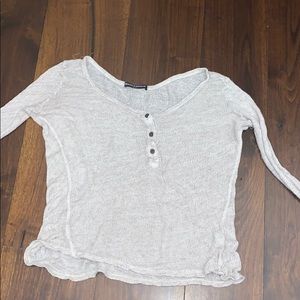 soft long sleeve with 3 buttons